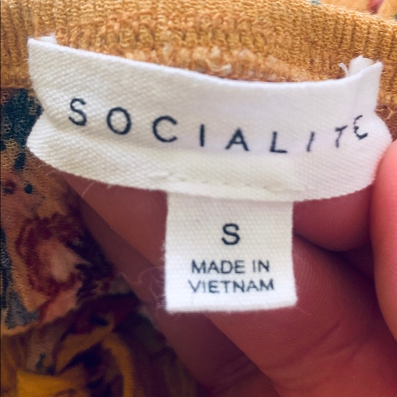 Socialite Off the Shoulder Romper - Picture 8 of 8